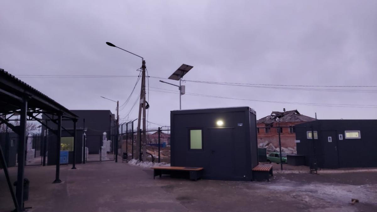 Мешканці окупованого Донбасу, вакциновані «Спутником», можуть щепитися Pfizer на КПВВ