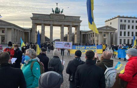 У Берліні відбулася акція на підтримку отримання летальної зброї Україні