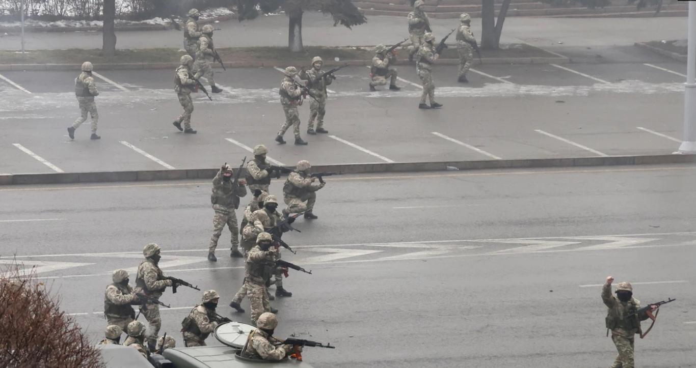 В Алмати силовики відкрили вогонь по протестувальниках: є поранені та загиблі