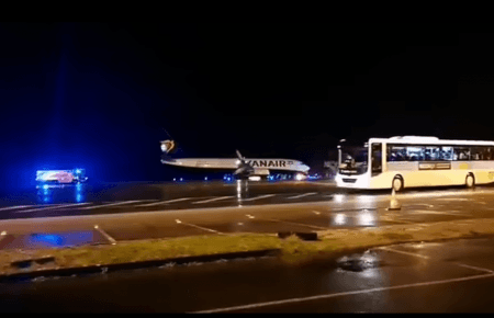 Літак Ryanair екстрено сів у Франції через пожежу на борту