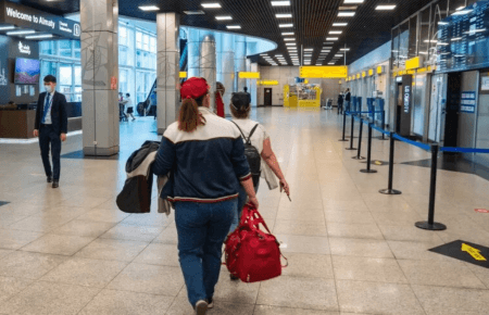 Група українців не змогла вилетіти з Алмати до Києва — Ніколенко