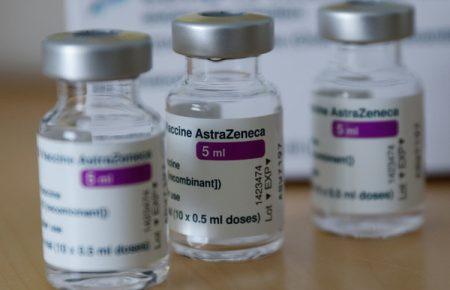 AstraZeneca заявила о высокой эффективности бустерной дозы своей вакцины против всех штаммов COVID-19