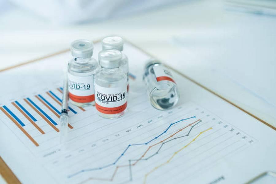 Бустерна доза вакцини від COVID-19 — не для «усіх охочих»