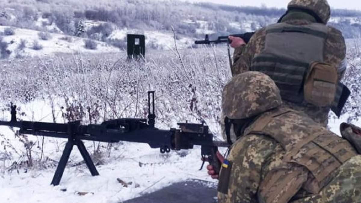 На Донбасі бойовики поранили українського бійця