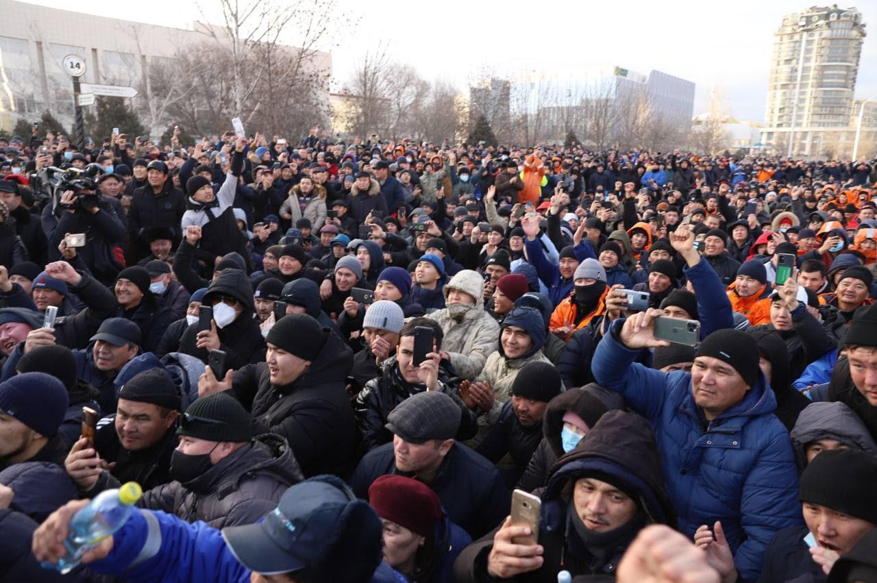 В Алмати протестувальники захопили аеропорт — ЗМІ