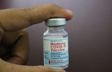 Бустерна доза проти COVID-19 поки що рекомендована, а не обов'язкова — Дубров