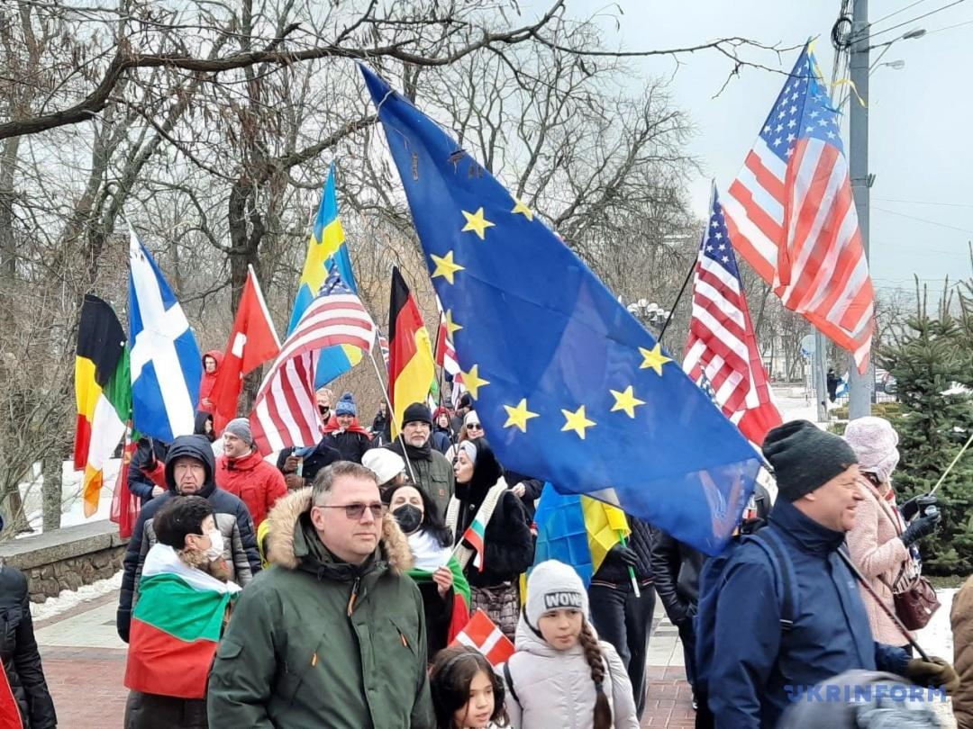 У Києві іноземці провели марш єдності на підтримку України (ФОТО)