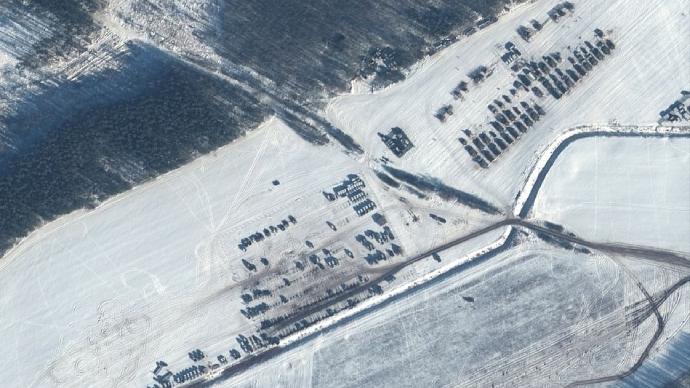 Со спутников заметна усиленная активность российских войск вблизи Украины — Reuters