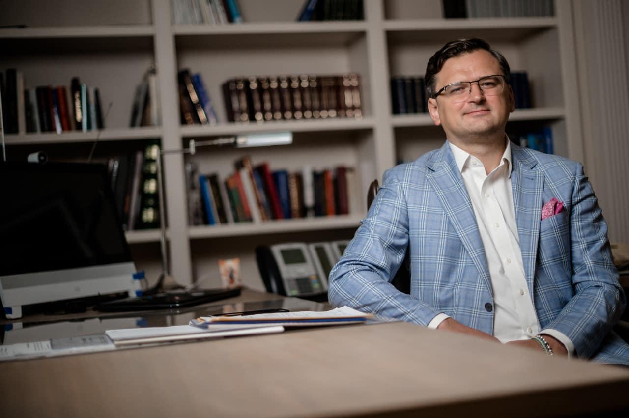 Санкції за паспортизацію окупованого Донбасу проти Росії можна ввести прямо зараз — Кулеба