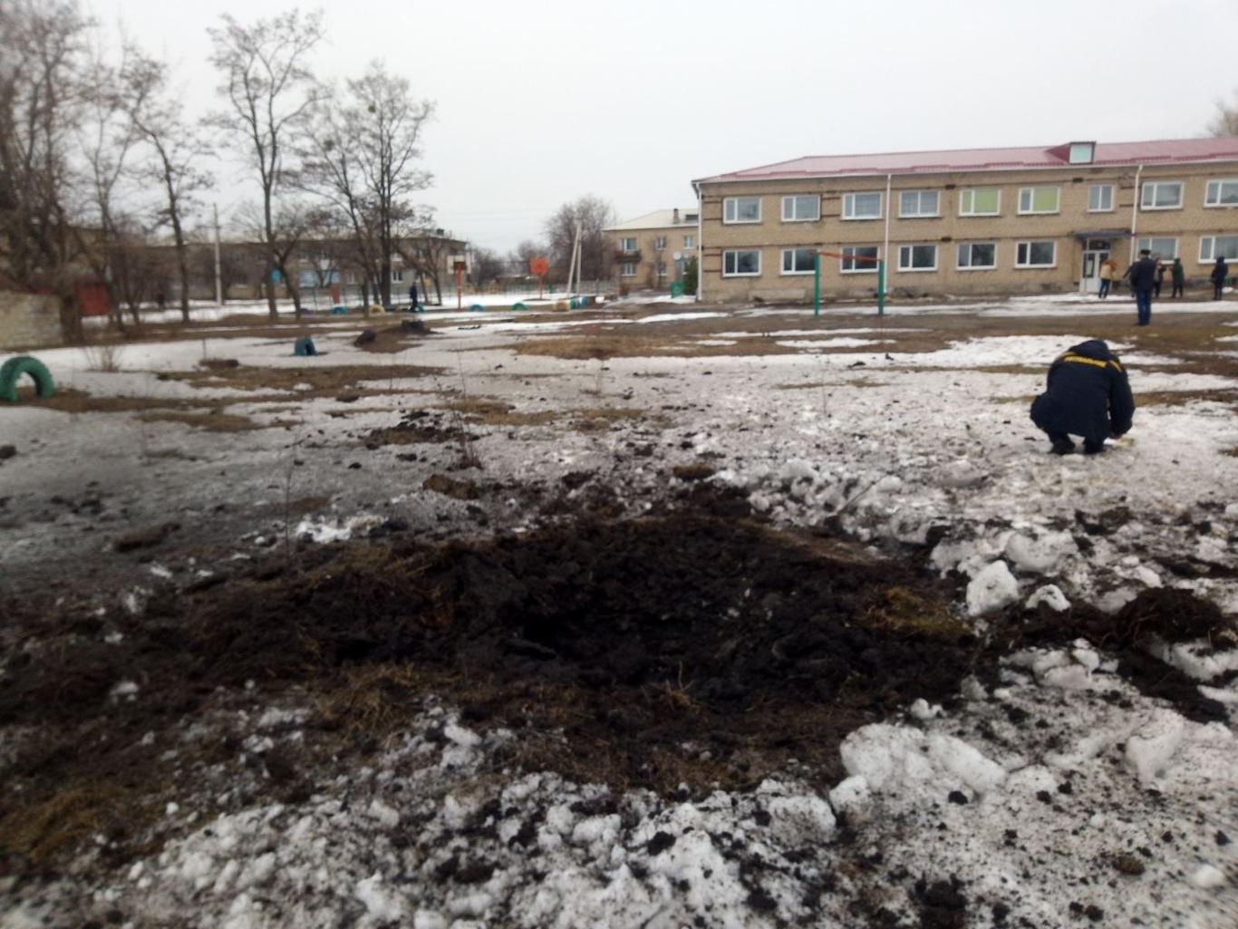 У Врубівці бойовики обстріляли ліцей та перебили газопровід