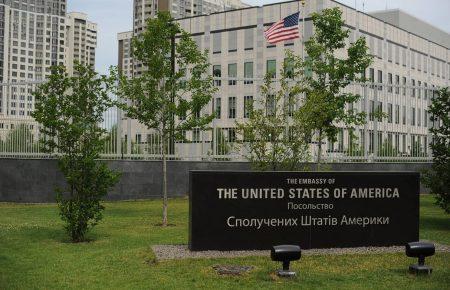 Держдеп США наказав виїхати співробітникам посольства у Києві, які не займають критично важливих посад