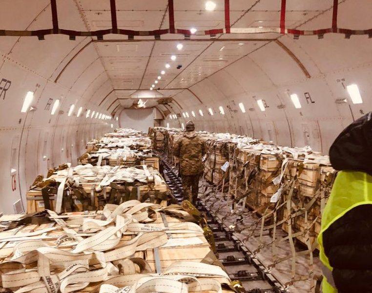 «Восьма пташка прилетіла до Києва»: Резніков про черговий вантаж військової допомоги