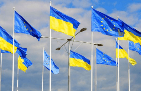 Лідери 8 держав закликали негайно надати Україні статус країни-кандидата в ЄС