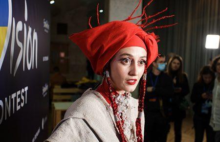 Стерненко заявляє, що довідка Аліни Паш про візит у Крим підробна, Суспільне просить ДПСУ перевірити