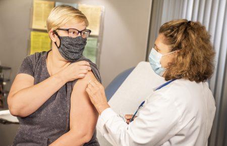 Можливо, когось із нас не було б на світі, якби не вакцинація від інфекційних хвороб — педіатриня