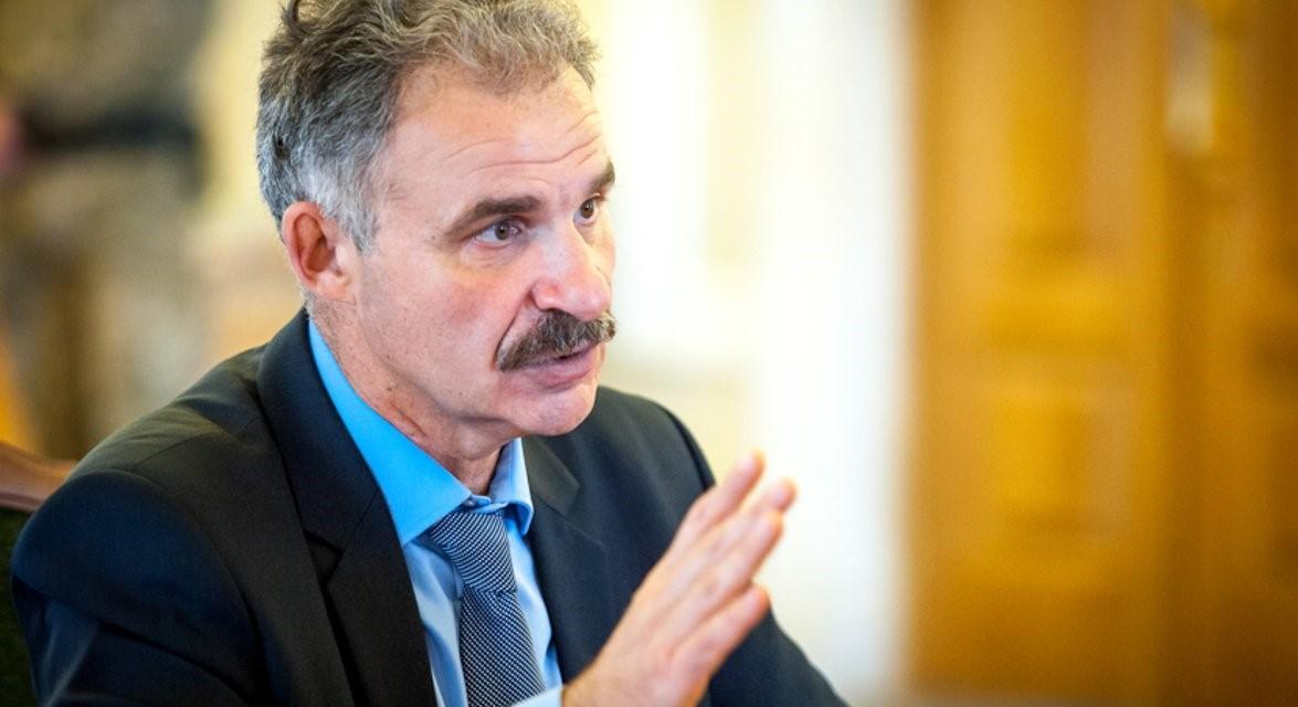 Пандемія підважила впевненість людини в екзистенційній безпеці, змусивши звернутися до релігії — Єленський