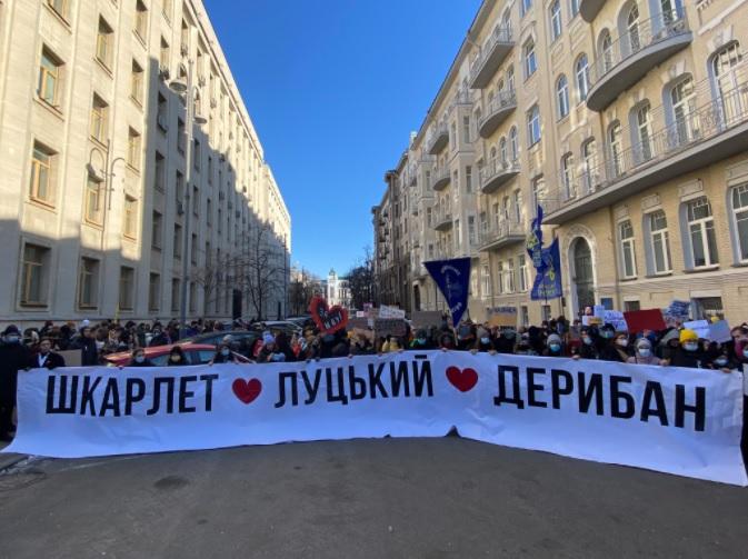 Под ОП несколько сотен студентов требуют отставки министра образования Шкарлета