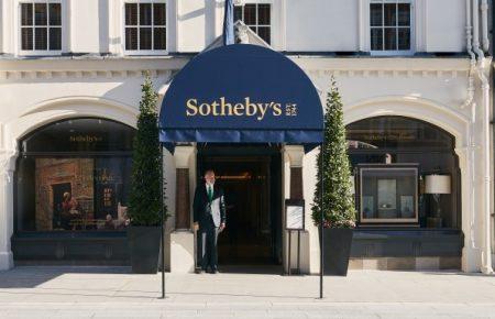 Крупнейший в мире черный бриллиант продали с аукциона (фото)