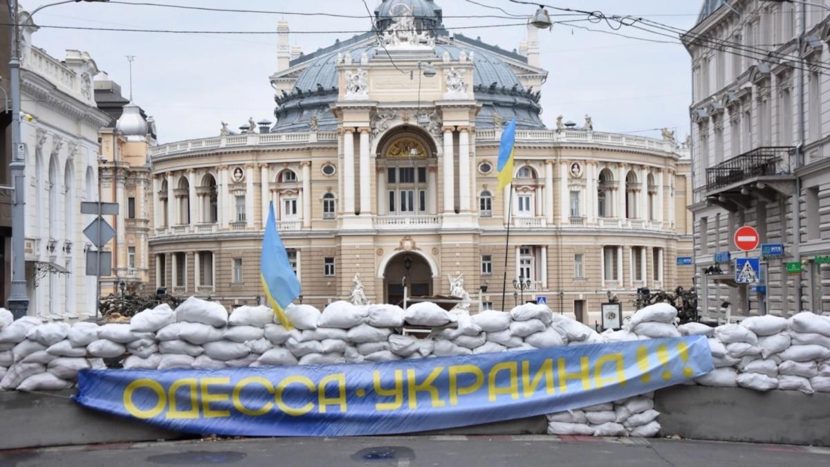 Біля Одеси маневрують російські кораблі, є загроза висадки десанту