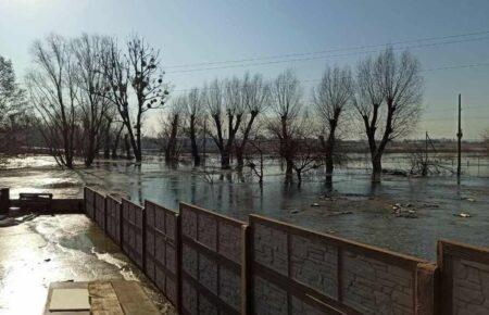 Київська облрада: Через зруйновану дамбу село Демидів може затопити