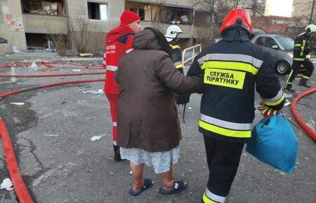 У столиці рештки ракети впали на багатоповерхівку, є загиблий (ВІДЕО)