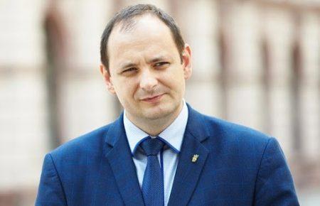 Мер Івано-Франківська рекомендує жителям переселитися подалі від аеропорту