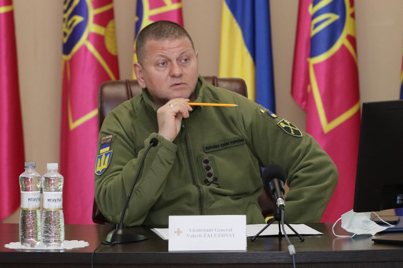 Ворог по трупах намагається просуватися вперед на Донбасі — Залужний