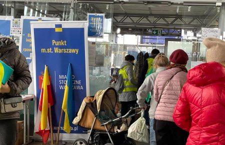 Как Польша встречает украинцев: фоторепортаж со станции Варшава-Восточная