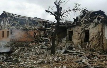 Російські літаки атакували дві школи та приватні будинки у Чернігові, щонайменше 9 загиблих