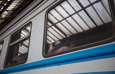 На Донеччині російські окупанти обстріляли евакуаційний поїзд, загинула провідниця