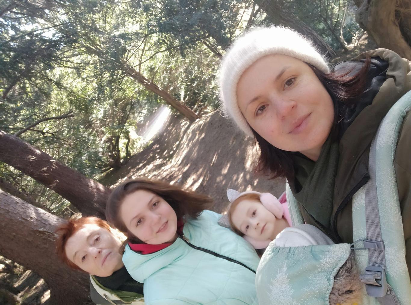 «5 дней я была как волчица, ведущая свою стаю»: история женщины, которая эвакуировала детей и маму в Германию