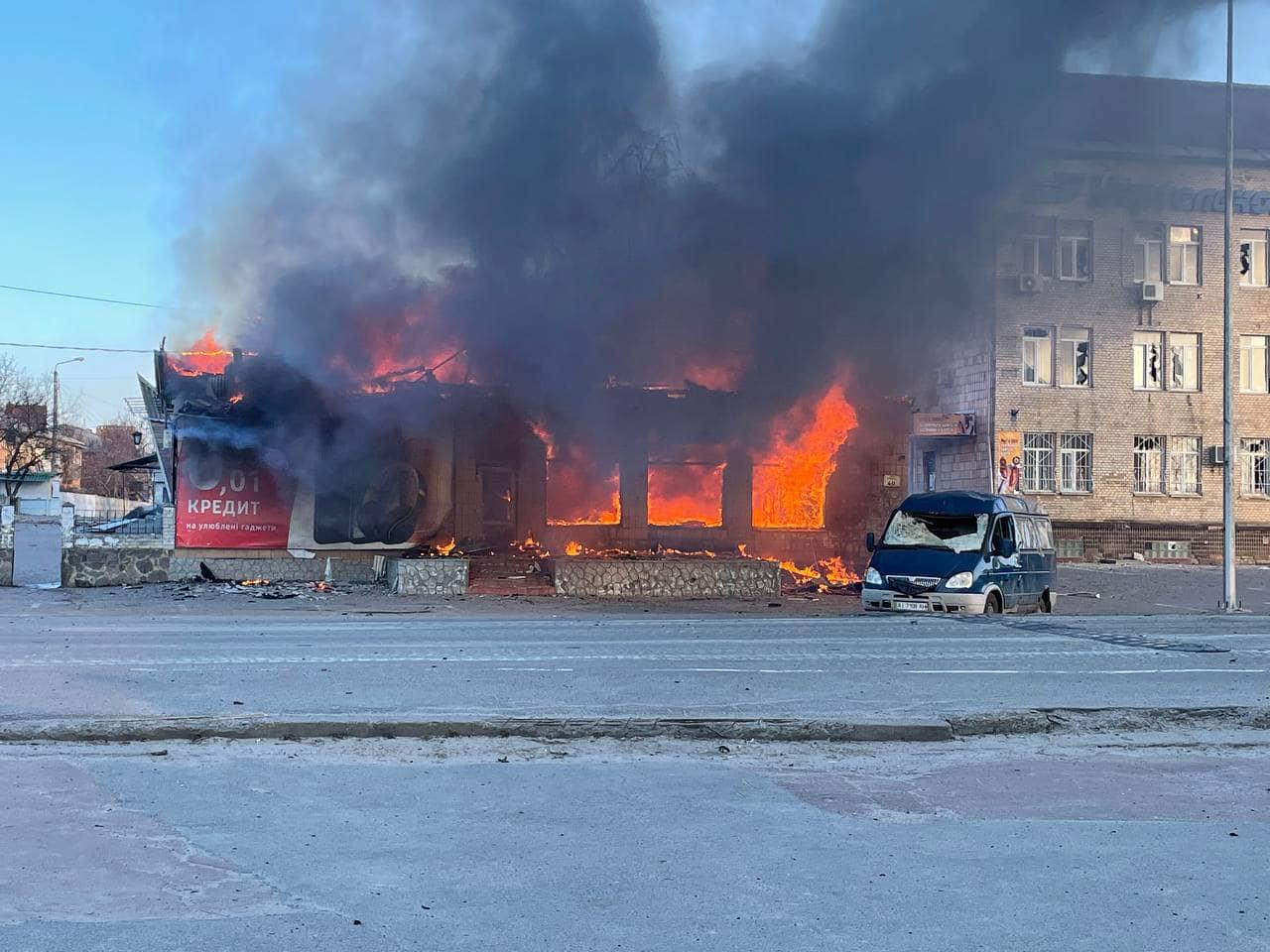 Поліція: Унаслідок обстрілу Макарова на Київщині загинули 7 людей, ще 5 — поранені