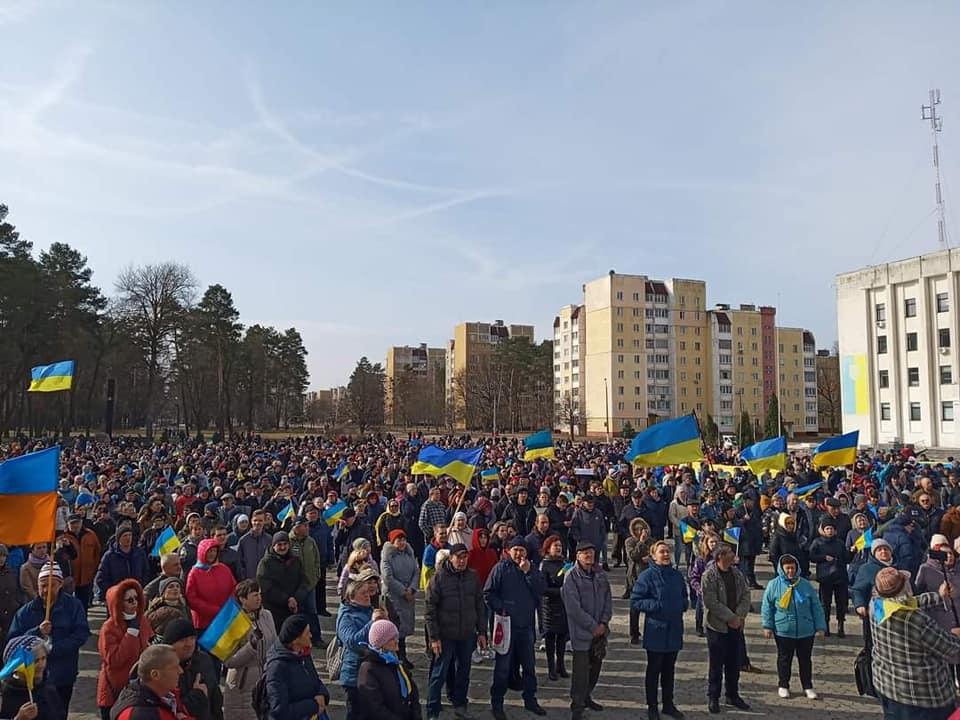 У Славутичі є поранені внаслідок розгону загарбниками проукраїнського мітингу