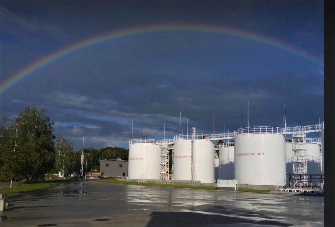 На Київщині російські окупанти обстріляли нафтобазу