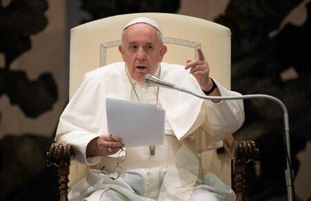 Папа Римський заявив, що Україна повинна «мати мужність підняти білий прапор» переговорів