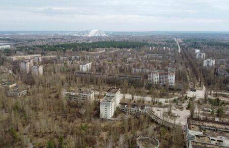 російські солдати без жодного захисту каталися у чорнобильському «Червоному лісі»