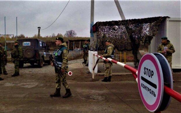 «Самі, на одній машині, через 4 блокпости рф»: як мешканець Забуччя виїхав з окупації