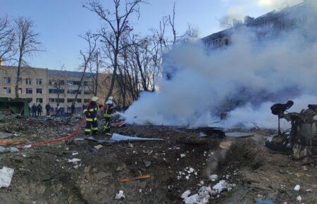 У Подільському районі Києва обстріляли житловий квартал