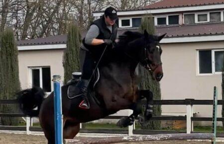 В Гостомеле российские оккупанты сожгли конюшню вместе с лошадьми