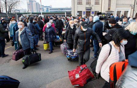 Майже 20 тисяч людей виїхали сьогодні з Маріуполя гуманітарним коридором