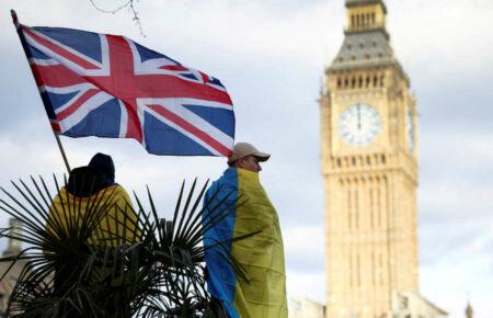 Зараз всі — україномовні, російськомовні та англомовні українці — разом: як Україні допомагає світ?