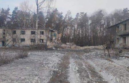 Сумщина: ночью вражеская авиация сбросила пять бомб на территорию детского лагеря «Звездный»