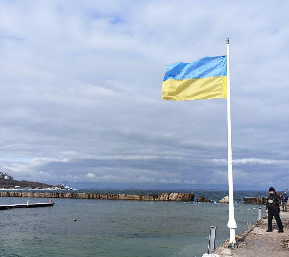 Одессу более часа обстреливали с моря корабли рф