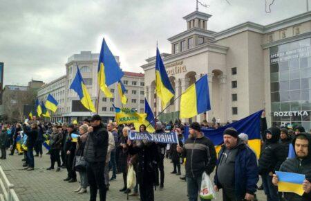 В Херсоне оккупанты силой разгоняли людей, которые вышли на мирный протест против российской агрессии