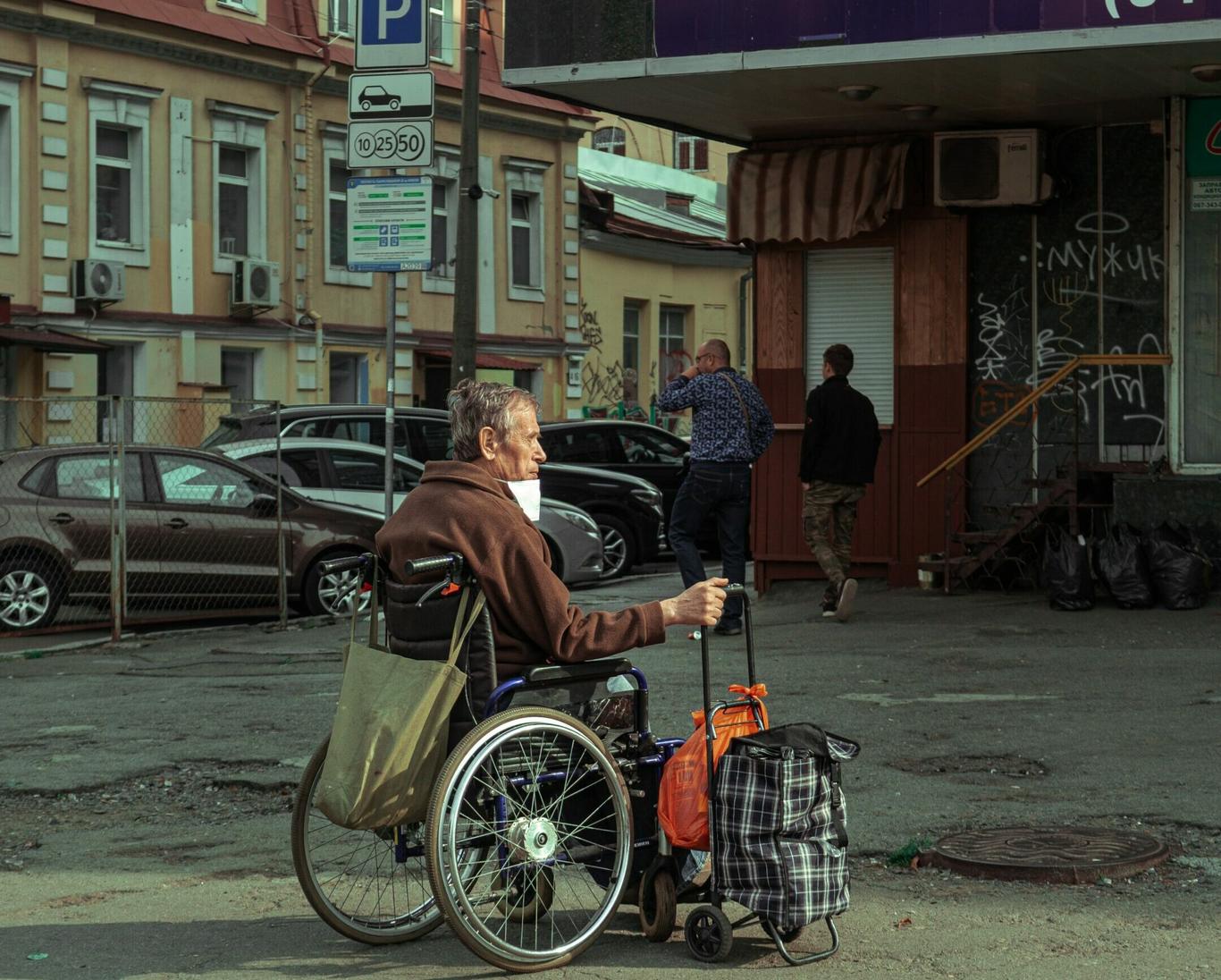 Як організувати евакуацію людям з інвалідністю та допомогти їм вижити в умовах війни?