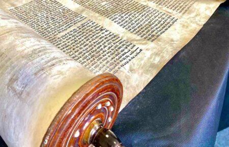 Оккупанты вывезли из музеев Мариуполя более 2 тысяч уникальных экспонатов — горсовет