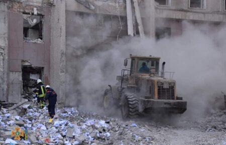 Кількість жертв обстрілу Миколаївської ОДА зросла до 33