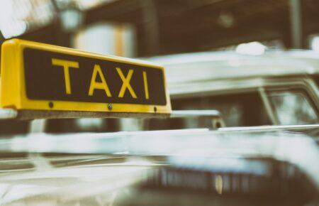 Uklon призупиняє роботу на території Херсона та області