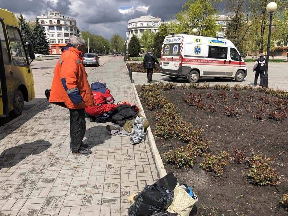 На Луганщині військові рф обстріляли евакуаційний автобус, людей вдалося вивезти