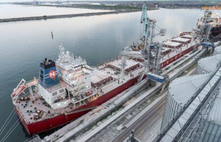 У порту Румунії завантажили перше з початку вторгнення рф судно з українським зерном